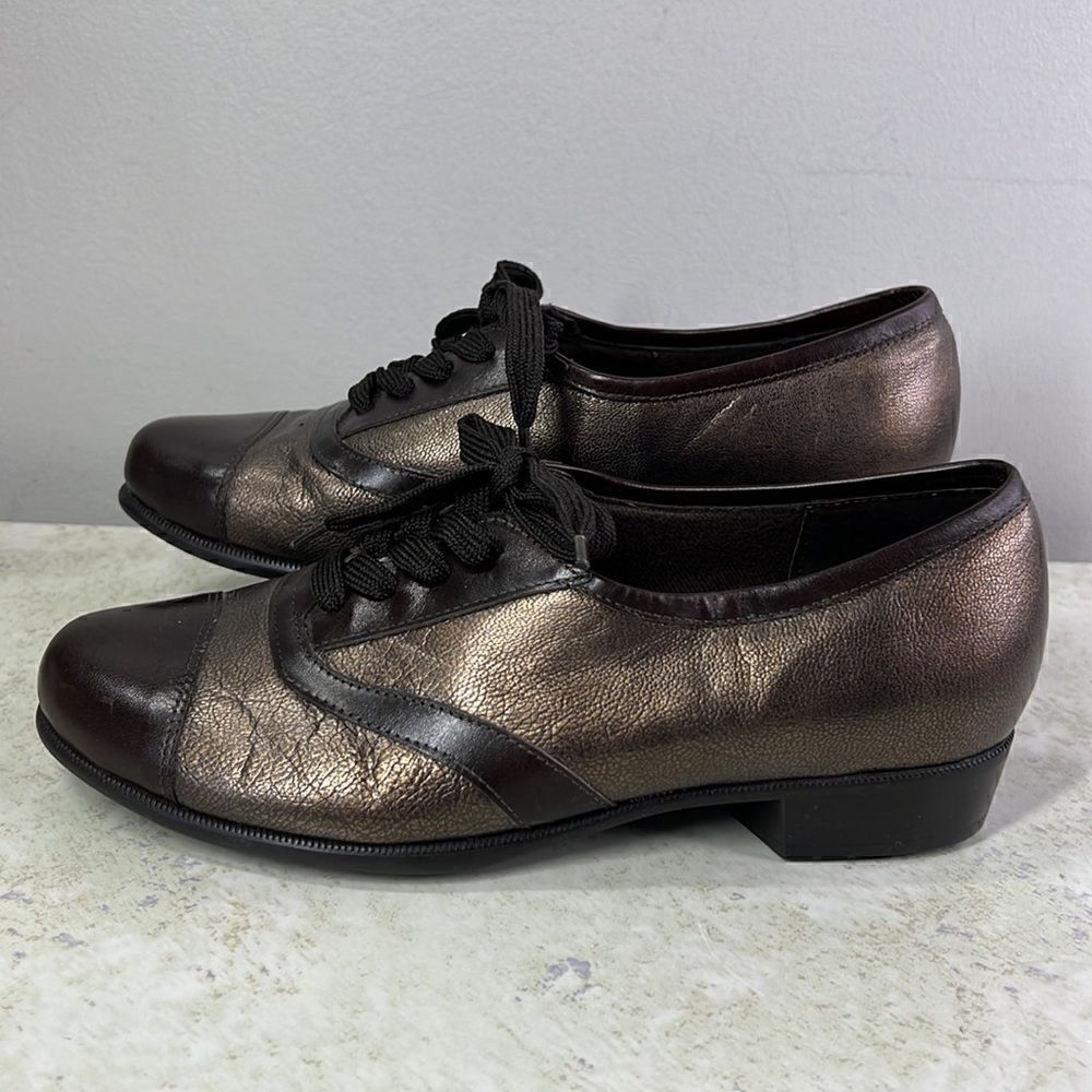 Munro American Two Tone Brown/ Metallic Bronze Ascot Tie Loafer Size 7W